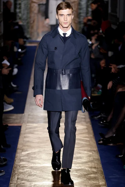 Look 18